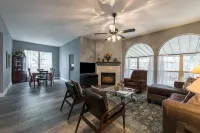 Spring Family Escape: Clean, Comfortable, Bright, and Perfect for Families 플루저빌 호텔