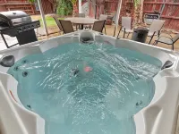 Elegant Hot tub l Fire Pit l BBQ l Oldtown Clovis Hotels in Clovis