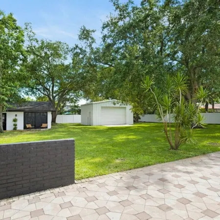 Luxury Villa with Heated Saltwater Pool & Spa, Mini Golf, BBQ, 5 Mins to Beach