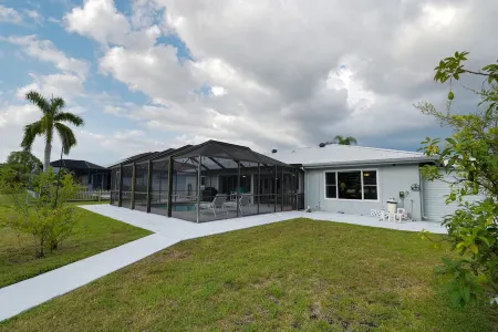 Pool Home in Fort Meyers
