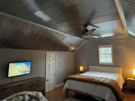 Lazy Bear Cabin on the Caddo River, Walk into the River Отели в г. Каддо Гэп