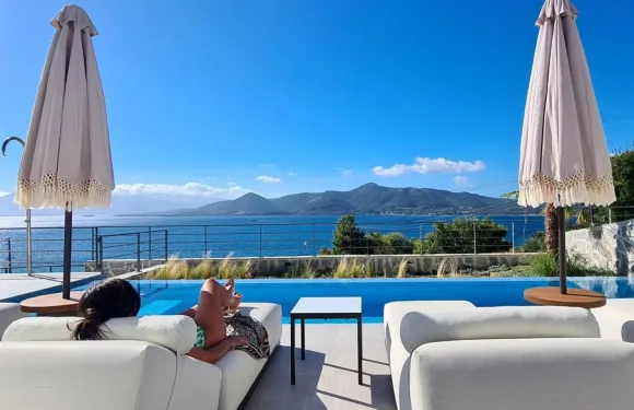 帕雷羅斯帝國別墅