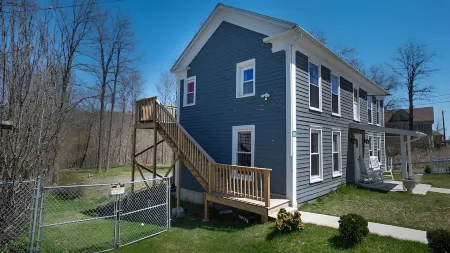 Cozy Waterfall Home | Close to All Mountains/Hikes