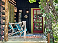 CLOSE TO DOWNTOWN- The Peacock Retreat- Dogs Stay Free