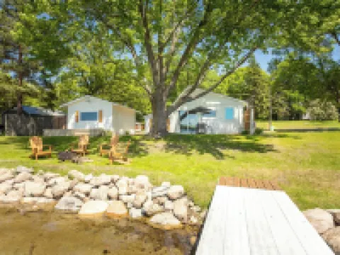 Cozy Lake Latoka Cabin with Loft Hotels in La Grand Township