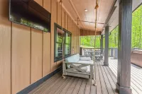 Luxury Lodge Sleeps 26 Comfortably at Sapphire Valley Resort