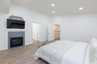 Luxury Modern Home - Near Las Vegas Strip! Hotels near Red Rock Canyon National Conservation Area