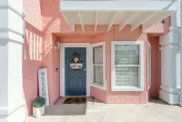 Welcome to Flamingo Vibes@PCB- Only 1 block from Rick Seltzer Beach Access Park! Các khách sạn gần Nautical Watch Gulf Side Villas