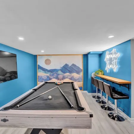 Cozy Pocono Retreat w/ 3-Tier Theater,Hot Tub,Fire Pit & Game Room at Lake Naomi