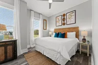 Laguna Beach ,3 Minutes to Beach, Private Heated Pool,Sleeps 12, Large Bunk Room