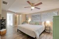Right across from the beach! Walk to restaurants, pubs & shops, 4-bed, sleeps 10
