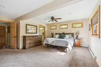 MtSnow/Stratton Chalet w/Hot Tub