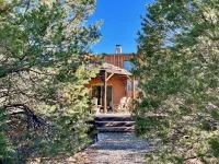 At Home in the Enchanted Forest of Carson between Taos & Ojo Caliente! Hotels in 
