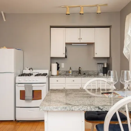 Re-listed: Adorable Condo Beverly - Salem - Halloween