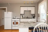 Re-listed: Adorable Condo Beverly - Salem - Halloween