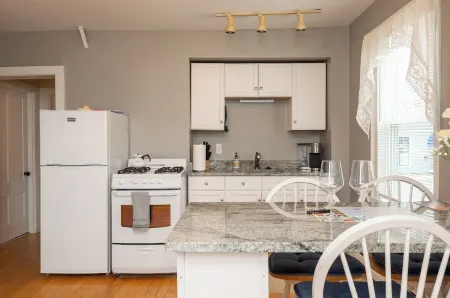 Re-listed: Adorable Condo Beverly - Salem - Halloween Отели рядом с Аэропорт Беверли