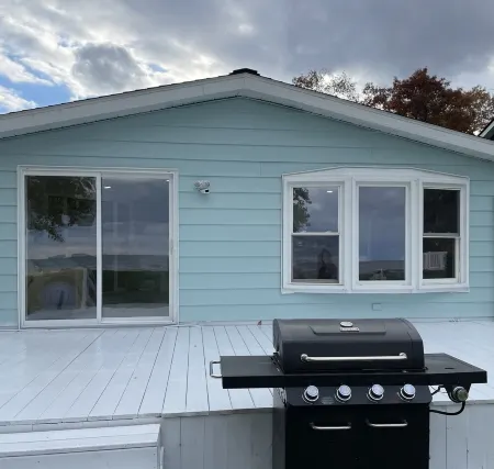 Pet Friendly Beach House, Bay Access, Stunning Views, access to State Park