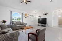 Cheerful & Vibrant Home Near Mineral Springs