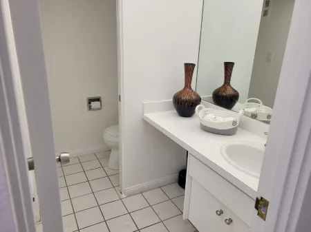 Getaway Villa in a Carlsbad Resort - Golf, Spa, Pool. Near beaches. Отели рядом с Аэропорт Эль-Паломар