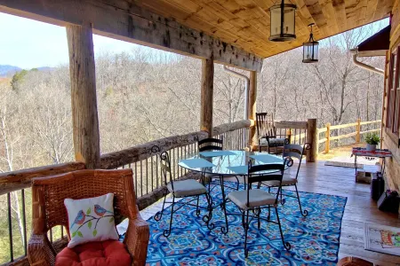 Cedar Cliff Cabin at Rivers Edge Rentals. Luxurious reclaimed 125 year old cabin