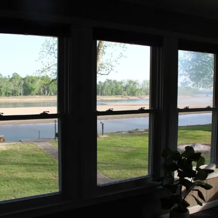 Osage River Get-Away, kayaks included! Relaxing with a beautiful view