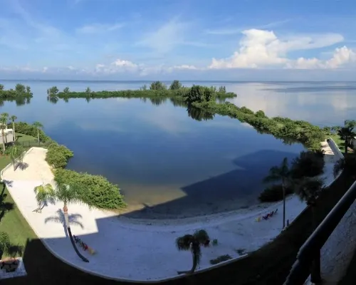 LUXURY WEST FACING CONDO -  STUNNING VIEWS AND BOAT DOCK!!! Hotels in Hudson