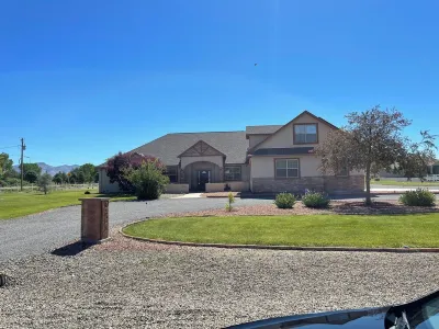 I would like to welcome you to the petticoat Junction, Colorado!!! 서스테인에이블 하이드로포닉스 & 오르가닉 가든 서플라이 주변 호텔