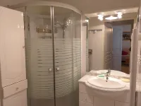 Very quiet and secure Apt 5mn walk from terms