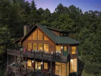 Dancing Falls Lodge: Overlooks Dirty Dancing Scene: Stream/Pond/Fire Pit/Hot Tub