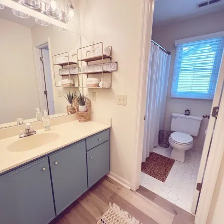 Luxury studio suite in Sea Trail. Close to beach. Wonderful screen in porch.