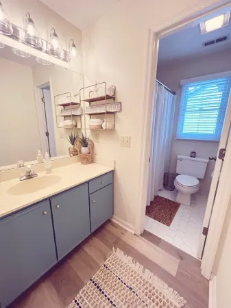 Luxury studio suite in Sea Trail. Close to beach. Wonderful screen in porch.