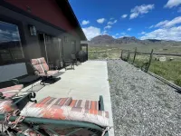 In the beautiful town of Wapiti Wy, only 32 miles from E gate of Yellow stone - 4-Star