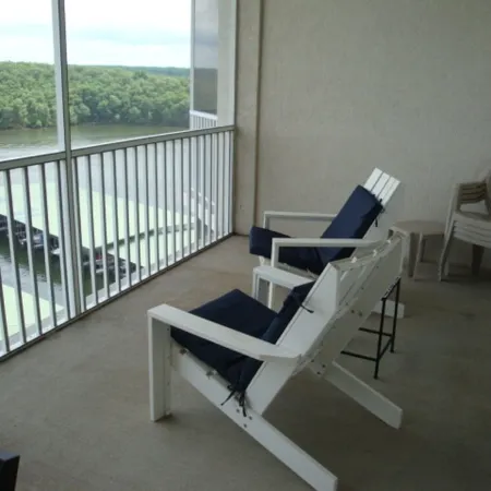 9104 Towers, Fantastic Lake Views! Quiet! Elevators, Indoor/Outdoor Pools. Wifi