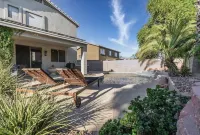 Huge 4 bedroom home filled with entertainment for all!