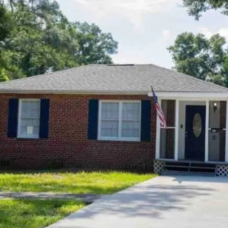 Cute cottage near the Navy base