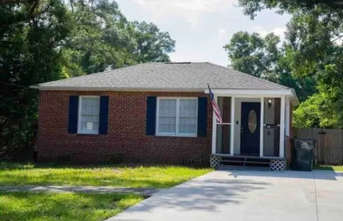 Cute cottage near the Navy base Hotels in Warrington
