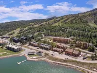 Ski-in Luxury Mountain Escape w/ Hot Tub & Breathtaking Views in Brian Head! Ξενοδοχεία στην πόλη Brian Head