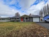 Cozy 3 bedroom by airbase! Hotels near Albertsons