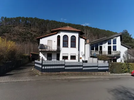 Newly furnished vacation apartment with a fantastic view of the castle Отели в г. Дан