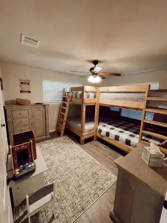 Lake Whitney Blue House Large Group Getaway Sleeps 20 (Lake access)