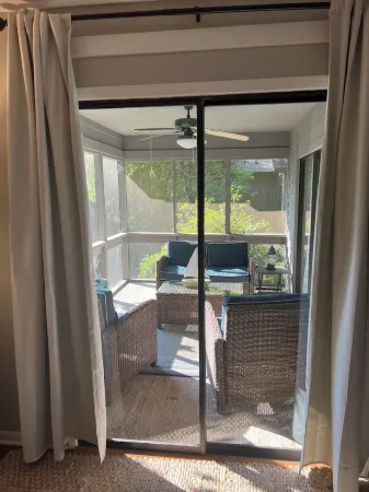 2BR 2BA Oceanwoods Cottage, Short Walk to the Beach and Park