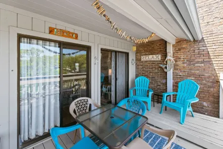 Newly Renovated Steps to Beach Beauty + Pool. Winter & Last Min Discounts Отели в г. Серфсайд Бич