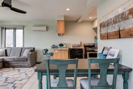 PETS, large fenced yard, full kitchen, 6 min to A-ville.