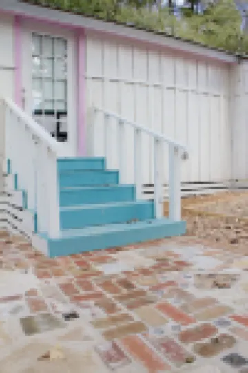 King Bed, Screened in Porch, Kitchen, Shower, Wifi, Roku, Near Ratcliff Lake