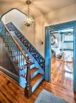 Weekly discount. Family & pet friendly, A block to Main St. Walk to dine/shop.