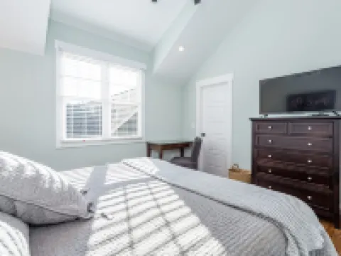 Guesthouse, Downtown Weaverville 2 Blocks from Main St. Hotels in Weaverville