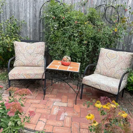 Tranquil In-Town Garden Carriage House, No pet fee