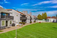 Birch Bay Charming Condo with Hot Tub - 109