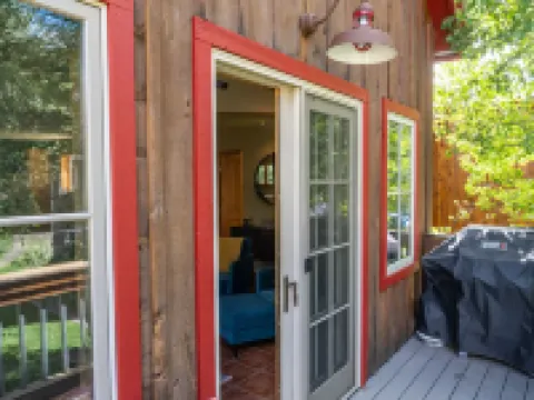 Coal Creek In-town Retreat!  3BR/3 Full BAs  - SLPS 8 - 2 blocks to Elk Ave!