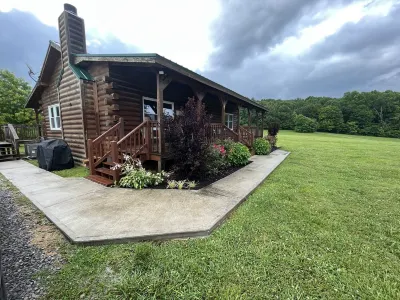 Anglers Cove offers a relaxing vacation experience near Dale Hollow Lake! Hotels near Cove Creek Campground